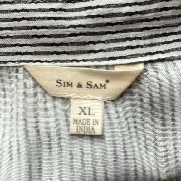 Cute button down blouse - Picture 6 of 6